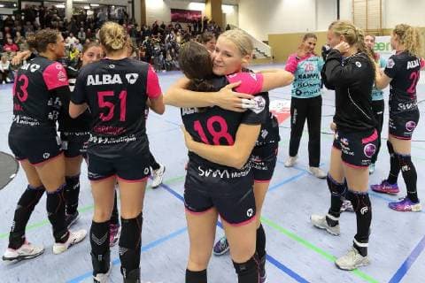 Freude bei den Spielerinnen nach dem Sieg gegen Dortmund 180922-BVB vs TUS Metzingen; Saison 2018 19; 1. Bundesliga, Spiel 3, Sporthalle Bleichstein, Herdecke Handball, 1. Liga Frauen, Borussia Dortmund Handball - Tussies Metzingen, 22.09.2018 Dortmund Copyright: xEIBNER Stummbilligx EP_EER