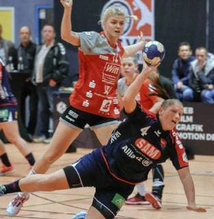 Katrin Schroeder (SGH2Ku) beim Torwurf TV Beyeroehde - SG H2Ku Herrenberg(31:23) Handball, 2. Liga Frauen, TV Beyeroehde -Wuppertal - SG H2Ku Herrenberg , 22.09.2018 Wuppertal Copyright: xEIBNER Andreas_Fischerx EP_EER
