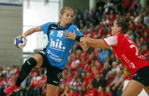 Bad Langensalza, 22.09.2018 Handball, 1. Bundesliga, Frauen, Saison 2018 19, Thüringer HC (THC) vs Buxtehuder SV (BSV) Jessica Oldenburg (BSV) und Emily Bölk (THC)