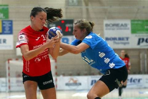 Bad Langensalza, 22.09.2018 Handball, 1. Bundesliga, Frauen, Saison 2018 19, Thüringer HC (THC) vs Buxtehuder SV (BSV) Alexandra Mazzucco (THC) und Jessica Oldenburg (BSV)