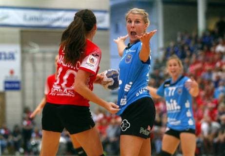 Bad Langensalza, 22.09.2018 Handball, 1. Bundesliga, Frauen, Saison 2018 19, Thüringer HC (THC) vs Buxtehuder SV (BSV) Alexandra Mazzucco (THC) und Lone Fischer (BSV)