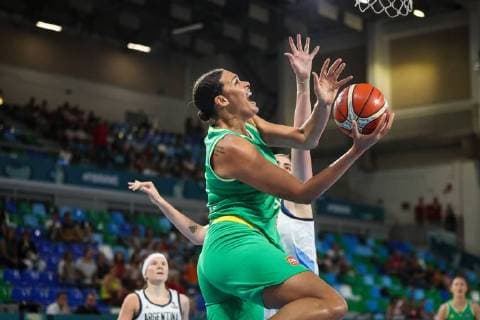 Basketball, Damen WM, Australien - Argentinien (180923) -- TENERIFE, Sept. 23, 2018 -- Liz Cambage (front) of Australia goes for a basket during the Group B match between Australia and Argentina at the 2018 FIBA Women s Basketball World Cup in Santa Cruz de Tenerife, Spain, Sept. 23, 2018. Australia won 84-43.) (SP)SPAIN-TENERIFE-FIBA WOMEN S BASKETBALL WORLD CUP-AUS VS ARG ZhengxHuansong 