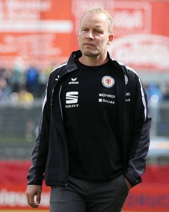 v.li.: Trainer Henrik Pedersen (Eintracht Braunschweig), Einzelbild, Fussball, 3. Liga, FC Würzburger Kickers - Eintracht Braunschweig, DFB REGULATIONS PROHIBIT ANY USE OF PHOTOGRAPHS AS IMAGE SEQUENCES AND OR QUASI-VIDEO.