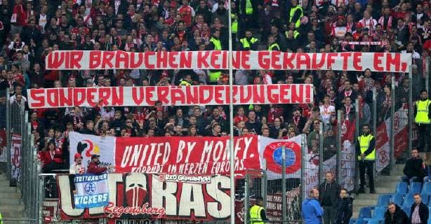 Sport Bilder des Tages 2. Fussball Bundesliga Saison 2018-2019 6. Spieltag Hamburger SV - SSV Jahn Regensburg im Volksparkstadion Spruchband gegen die Vergabe der Europameisterschaft DFL REGULATIONS PROHIBIT ANY USE OF PHOTOGRAPHS AS IMAGE SEQUENCES AND OR QUASI-VIDEO.