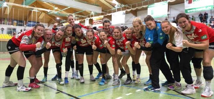 Frankfurt (Oder), 23.09.2018 - Brandenburghalle Frankfurter HC vs Jung Wilde TV Hannover 30:29 Ein jubelnder FHC nach dem Sieg gegen Absteiger aus der 2. Bundesliga, Junge Wilde Hannover-Badenste.