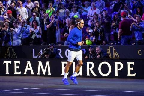 CHICAGO, IL - SEPTEMBER 23: Team Europe s Roger Federer of Switzerland enters the court before a doubles match on day three of the 2018 Laver Cup on September 23, 2018, at the United Center in Chicago, Illinois. Sock & Isner beats Federer & Zverev 4-6, 7-6(2), 11-9 . (Photo by Daniel Bartel Icon Sportswire) TENNIS: SEP 23 Laver Cup Icon180923001 EDITORIAL USE ONLY