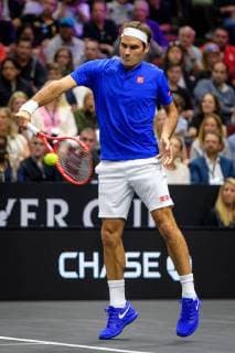 CHICAGO, IL - SEPTEMBER 23: Team Europe s Roger Federer of Switzerland returns a ball during a doubles match on day three of the 2018 Laver Cup on September 23, 2018, at the United Center in Chicago, Illinois. Sock & Isner beats Federer & Zverev 4-6, 7-6(2), 11-9 . (Photo by Daniel Bartel Icon Sportswire) TENNIS: SEP 23 Laver Cup Icon180923007 EDITORIAL USE ONLY