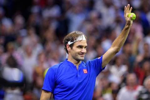CHICAGO, IL - SEPTEMBER 23: Team Europe s Roger Federer of Switzerland waves to the crowd after a singles match on day three of the 2018 Laver Cup on September 23, 2018, at the United Center in Chicago, Illinois. Federer beats Isner 6-7 (5) 7-6 (8) 10-7 . (Photo by Daniel Bartel Icon Sportswire) TENNIS: SEP 23 Laver Cup Icon180923039 EDITORIAL USE ONLY