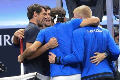 September 23, 2018 - Chicago, Illinois, United States - Members of Team Europe celebrate after ROGER FEDERER won his match v. J. Isner in the 2018 Laver Cup tennis event in Chicago. Tennis 2018: Laver Cup - ZUMAl132 20180923_zap_l132_014 Copyright: xChristopherxLevyx