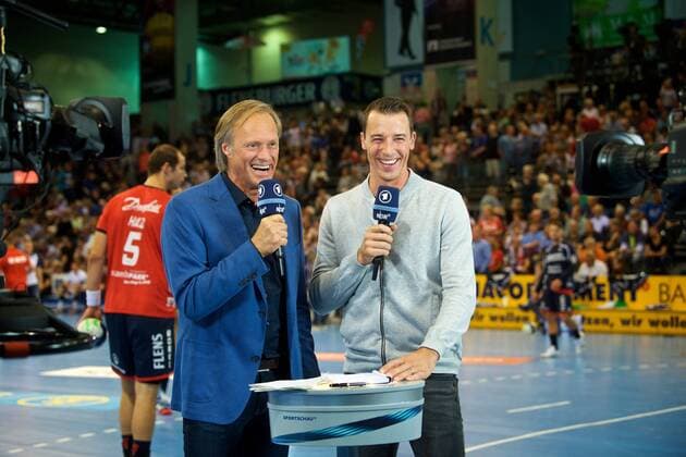 Handball Flensburg 08.09.2018 Saison 2018 2019 1. Bundesliga HBL SG Flensburg - THW Kiel Moderatoren ARD Gerhard Delling li. Dominik Klein (Experte) Studio am Spielfeldrand