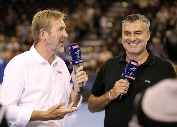 Foto : Fernseh Experten und Moderatoren , die ex - Trainer Michael Roth und Martin Schwalb (links) im Gespräch Handball Herren 1. Bundesliga am Mi. 19.09.2018 Flensburg - HC Zagreb
