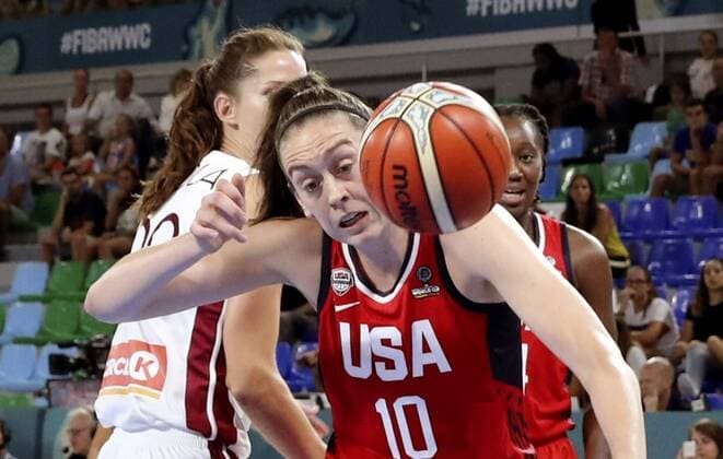 US Breanna Stewart (R) in action against Latvian Kristine Vitola during the FIBA Women s World Cup 2018 3rd round match between Nigeria and Argentina, in La Laguna, Tenerife, Canary Islands, Spain, 25 September 2018. EEUU vs. Latvia !ACHTUNG: NUR REDAKTIONELLE NUTZUNG!  Copyright: xElviraxUrquijoxA.x TEN05 20180925-636735036785700335