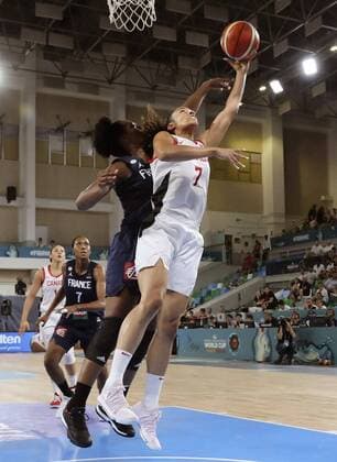 Canadian Nayo Raincock-Ekunwe (R) in action against French Endene Miyem during the FIBA Women s World Cup 2018 3rd round match between Canada and France, in Santa Cruz de Tenerife, Canary Islands, Spain, 25 September 2018. France vs. Canada !ACHTUNG: NUR REDAKTIONELLE NUTZUNG!  Copyright: xElviraxUrquijoxA.x TEN24 20180925-636735149893408701