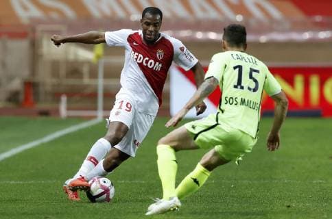(180926) -- FONTVIEILLE, Sept. 26, 2018 (Xinhua) -- Pierrick Capelle (R) of Angers vies with Djibril Sidibe of Monaco during the French Ligue 1 seventh round match between Angers and Monaco in Fontvieille, Monaco on Sept. 25, 2018. Angers won 1-0. (Xinhua Marco Fino) (SP)MONACO-FONTVIEILLE-FOOTBALL-LIGUE 1-ANGERS VS MONACO 