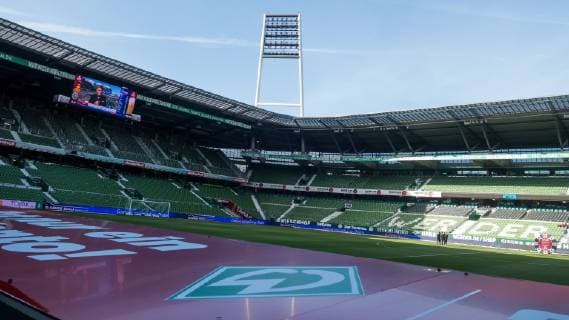 GER, 1.FBL, Werder Bremen vs Hertha BSC Berlin 25.09.2018, Weser Stadion, Bremen, GER, 1.FBL, Werder Bremen vs Hertha BSC Berlin, DFL REGULATIONS PROHIBIT ANY USE OF PHOTOGRAPHS AS IMAGE SEQUENCES AND OR QUASI-VIDEO. im Bild Feature Weserstadion Raute und Fluchtlichmast Nord West Kurve