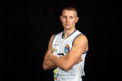Fotoshooting easycredit BBL Science City Jena Team Saison 2018 2019 Spieler Jan Heber, Portrait Sparkassen Arena