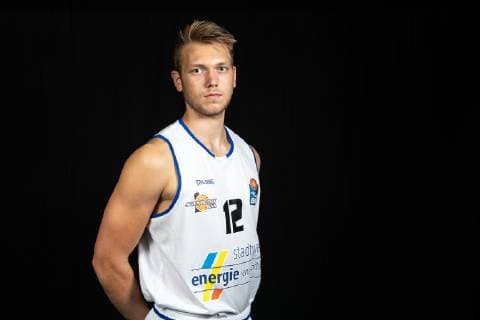 Fotoshooting easycredit BBL Science City Jena Team Saison 2018 2019 Spieler Melvin Jostmann, Portrait Sparkassen Arena