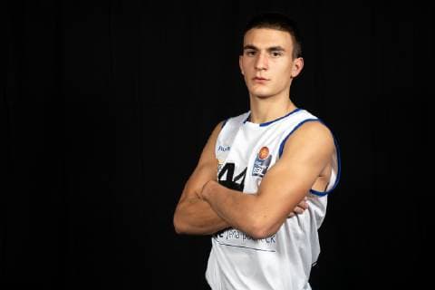 Fotoshooting easycredit BBL Science City Jena Team Saison 2018 2019 Spieler Vuk Radojicic, Portrait Sparkassen Arena