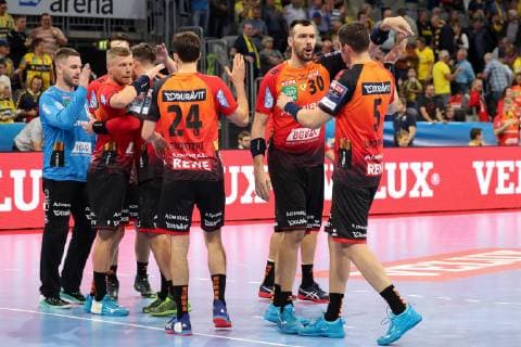 Spieler der Rhein-Neckar-Löwen, Jubel nach dem Schlusspfiff, Sieg, Sieger, Gewinner, jubelt, jubeln, Freude, optimistisch, Action, Aktion, Handball, Champions League, Rhein-Neckar Löwen - HC Meshkov Brest,