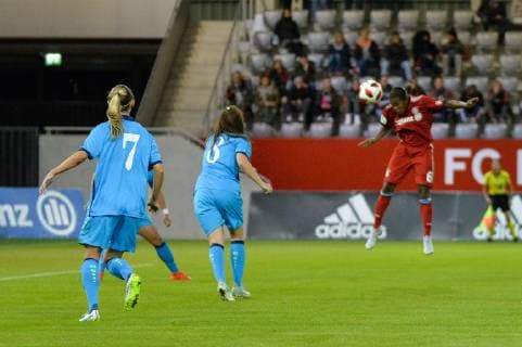 Kopfball von Lineth Beerensteyn (FC Bayern Muenchen) München, Deutschland, 26.09.2018, UEFA Women s Champions League, FC Bayern München - ZFK Spartak Subotica,