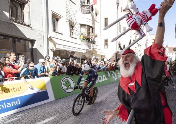 Sport Themen der Woche KW39 Sport Bilder des Tages 26.09.2018, Innsbruck, AUT, UCI Strassenrad WM 2018, Einzelzeitfahren, Elite, Herren, von Rattenberg nach Innsbruck (54,2 km), im Bild Radsport Teufel Didi Senft (GER) cyclists devil Didi Senft of Germany during the men s individual time trial from Rattenberg to Innsbruck (54,2 km) of the UCI Road World Championships 2018. Innsbruck, Austria on 2018 09 26. Innsbruck *** 26 09 2018 Innsbruck AUT UCI Road Cycling World Cup 2018 Individual Time Trial Elite Men from Rattenberg to Innsbruck 54 2 km picture Radsport Teufel Didi Senft GER cyclists devil Didi Senft of Germany during the individual time trial from Rattenberg to Innsbruck 54 2 km from the UCI Road World Championships 2018 Innsbruck Austria on 2018 09 26 Innsbruck  EX_REI  