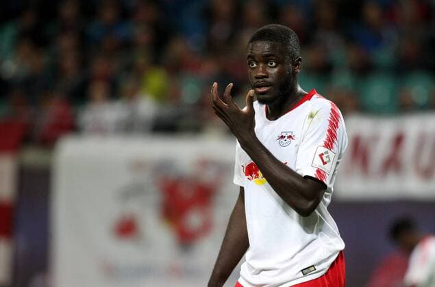 GER, 1. FBL, RasenBallsport Leipzig vs VfB Stuttgart 26.09.2018 , Leipzig, Red Bull Arena, GER, 1.FBL, Saison 2018 2019, 05. Spieltag, RasenBallsport Leipzig vs VfB Stuttart im Bild Dayot Upamecano (Leipzig) fragend