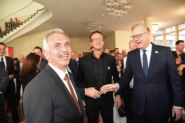 27.09.2018, GER, Frankfurt am Main, Römer UEFA EURO EM Europameisterschaft Fussball 2024 Die Euro geht nach Deutchland Jubel bei Oberbürgermeister Peter Feldmann, Eintracht Frankfurt Vorstand Fredi Bobic, Sportdezernent Markus Frank DFL regulations prohibit any use of photographs as image sequences and or quasi-video