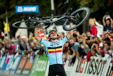 27.09.2018, Innsbruck, AUT, UCI Strassenrad WM 2018, Strassenrennen, Junioren, von Kufstein nach Innsbruck (138,4 km), im Bild Arrival Remco Evenepoel of Belgium Gold medal Celebration during the road race of the Junior Men from Kufstein to Innsbruck (138,4 km) of the UCI Road World Championships 2018. Innsbruck, Austria on 2018 09 27. Innsbruck