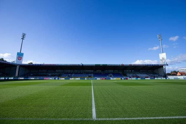28.09.2018, xkvx, Fussball 2. Bundesliga, Holstein Kiel - SV Darmstadt 98 emoline, emspor, v.l. Stadion Innenansicht Ansicht Rasen Tribuene (DFL DFB REGULATIONS PROHIBIT ANY USE OF PHOTOGRAPHS as IMAGE SEQUENCES and or QUASI-VIDEO) Kiel