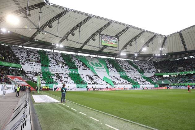 Choreografie Fanblock VfL Wolfsburg - 1. Fussball Bundesliga Saison 2018-2019 VfL Wolfsburg vs. SC Freiburg in der Volkswagen Arena in Wolfsburg - Deutschland, Fußball, Mann, Maenner,22.09.2018 - Gemäß den Vorgaben der DFL Deutsche Fußball Liga ist es untersagt, in dem Stadion und oder vom Spiel angefertigte Fotoaufnahmen in Form von Sequenzbildern und oder videoaehnlichen Fotostrecken zu verwerten bzw. verwerten zu lassen. DFL regulations prohibit any use of photographs as image sequences and or quasi-video.