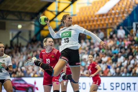 Julia Behnke 13 (Deutschland) beim Wurf waehrend der Begegnung im Laenderspiel zwischen Deutschland und Russland in der Anhalt-Arena am 29. September 2018 in Dessau, Sachsen Anhalt, Deutschland ( HB-LS-D Deutschland - Russland Copyright: xHartmutxBoesenerx xEibner-Pressefotox EP_hbr