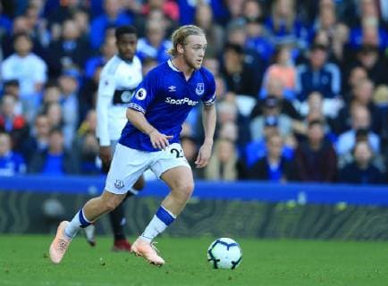 29th September 2018, Goodison Park, Liverpool, England; EPL Premier League Football, Everton versus Fulham; Tom Davies of Everton brings the ball out of defence  ActionPlus12066435 DavidxBlunsden