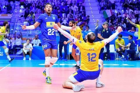 29.09.2018 TURYN PALA ALPITOUR ( TORINO ITALY ) SIATKOWKA MEZCZYZN ( MEN S VOLLEYBALL ) FIVB MISTRZOSTWA SWIATA W PILCE SIATKOWEJ MEZCZYZN WLOCHY - BULGARIA 2018 ( FIVB MEN S World Championship WM Weltmeisterschaft ITALY - BULGARIA 2018 ) POLFINAL 1 2 FINALU ( SEMIFINAL ) MECZ BRAZYLIA - SERBIA ( GAME BRAZIL - SERBIA ) NZ MAIQUE REIS NASCIMENTO LUIZ FELIPE MARQUES FONTELES RADOSC PUNKT EMOCJE RADOSC ZE ZWYCIESTWA , ZWYCIESTWO WYGRANA EMOCJE FOTO MICHAL STANCZYK CYFRASPORT NEWSPIX.PL --- Newspix.pl  20180929CSMS0041