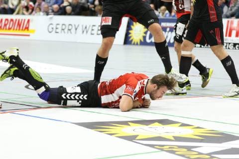 Marino Mallwitz (VfL Luebeck-Schwartau 1) begraebt im Sturz den Ball unter sich, TuS N-Luebbecke vs VfL Luebeck-Schwartau, Handball, 2. Bundesliga, 29.09.2018, TuS N-Luebbecke vs VfL Luebeck-Schwartau, Handball, 2. Bundesliga, 29.09.2018 Luebbecke Copyright: xEIBNER JanxStrohdiekx EP_JSK