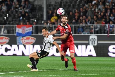 20 FLAVIEN TAIT (SCO) - 29 CHRISTOPHE KERBRAT (EAG) FOOTBALL : Angers vs Guingamp - Ligue 1 Conforama - 29 09 2018 FEP Panoramic 