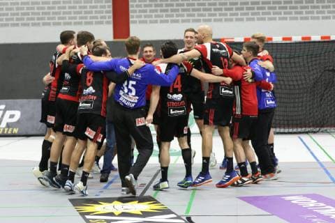 Siegesjubel bei TuS N-Luebbecke, TuS N-Luebbecke vs VfL Luebeck-Schwartau, Handball, 2. Bundesliga, 29.09.2018, TuS N-Luebbecke vs VfL Luebeck-Schwartau, Handball, 2. Bundesliga, 29.09.2018 Luebbecke Copyright: xEIBNER JanxStrohdiekx EP_JSK
