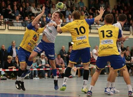 29.09.2018, Deutschland, Kornwestheim, Handball 3. Handball-Liga Süd SV Kornwestheim vs. HSG Konstanz: v.l. Fabian Schlaich (HSG), Hendrik Schoeneck (SVK), Tom Wolf (HSG), Fabian Wiederstein (HSG)