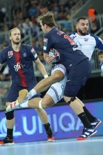 Zagreb, 29 09 2018 - Arena Zagreb hall, 2018 19 EHF Men s Champions League Group Phase. HC Prvo plinarsko drustvo Zagreb (white) - Paris Saint-Germain HB (blue) 21:32 SUSNJA Leon (19) vs SAGOSEN Sander (10) 