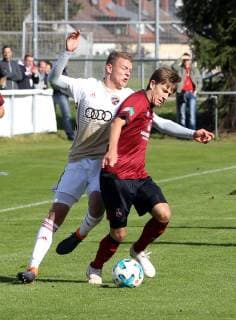 29.09.2018 - Fussball - Saison 2018 2019 - Bundesliga Süd Südwest - 7. Spieltag: 1. FC Nürnberg Nuernberg FCN U19 A-Junioren ( Club ) - FC Ingolstadt 04 U19 - DaMa - Lukas Schröder (21, FC Ingolstadt 04 ) Erik Basista (11, 1.FC Nürnberg FCN ) *** 29 09 2018 Football Season 2018 2019 Bundesliga South Southwest 7 Gameday 1 FC Nürnberg Nuernberg FCN U19 A Junior Club FC Ingolstadt 04 U19 DaMa Lukas Schröder 21 FC Ingolstadt 04 Erik Basista 11 1 FC Nurnberg FCN
