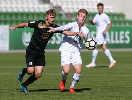 VfL vs Magdeburg, A-Junioren BL Wolfsburg, 29.09.2018, FUßBALL - VfL Wolfsburg U19 vs 1. FC Magdeburg, A-Junioren Bundesliga, Saison 2018-2019, AOK Stadion. Dominik Marx (VfL Wolfsburg U19) Wolfsburg *** VfL vs Magdeburg A Juniors BL Wolfsburg 29 09 2018 FOOTBALL VfL Wolfsburg U19 vs 1 FC Magdeburg A Junior Bundesliga Season 2018 2019 AOK Stadium Dominik Marx VfL Wolfsburg U19 Wolfsburg