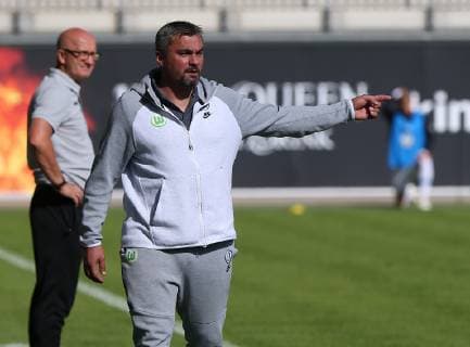 VfL vs Magdeburg, A-Junioren BL Wolfsburg, 29.09.2018, FUßBALL - VfL Wolfsburg U19 vs 1. FC Magdeburg, A-Junioren Bundesliga, Saison 2018-2019, AOK Stadion. Trainer Thomas Reis (VfL Wolfsburg U19) Wolfsburg *** VfL vs Magdeburg A Juniors BL Wolfsburg 29 09 2018 FOOTBALL VfL Wolfsburg U19 vs 1 FC Magdeburg A Junior Bundesliga Season 2018 2019 AOK Stadium Coach Thomas Reis VfL Wolfsburg U19 Wolfsburg