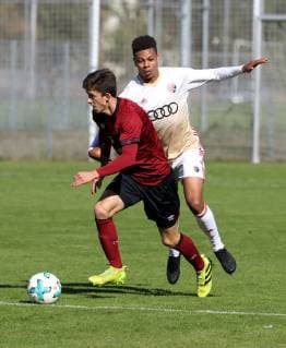 29.09.2018 - Fussball - Saison 2018 2019 - Bundesliga Süd Südwest - 7. Spieltag: 1. FC Nürnberg Nuernberg FCN U19 A-Junioren ( Club ) - FC Ingolstadt 04 U19 - DaMa - Linus Rosenlöcher (13, 1.FC Nürnberg FCN ) Dominik Ngatie (19, FC Ingolstadt 04 ) *** 29 09 2018 Football Season 2018 2019 Bundesliga South Southwest 7 Gameday 1 FC Nuremberg Nuernberg FCN U19 A Junior Club FC Ingolstadt 04 U19 DaMa Linus Rosenlöcher 13 1 FC Nurnberg FCN Dominik Ngatie 19 FC Ingolstadt 04