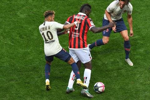 Mario Balotelli, Neymar Jr - Nice vs PSG at the Allianz Riviera in Nice for the soccer Ligue 1 Conforama FOOTBALL : Nice vs Paris SG - Ligue 1 Conforama - 29 09 2018 LIONELURMAN PANORAMIC 
