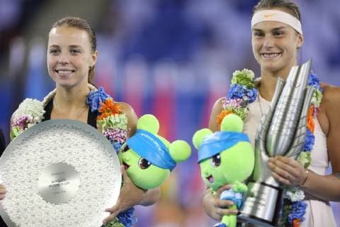Winner Aryna Sabalenka of Belarus, right, poses with her trophy after defeating Anett Kontaveit of Estonia, left, in their final match during the 2018 Dongfeng Motor WTA Tennis Damen Wuhan Open tennis tournament in Wuhan city, central China s Hubei province, 29 September 2018. Aryna Sabalenka won 2-0 and claimed the title.