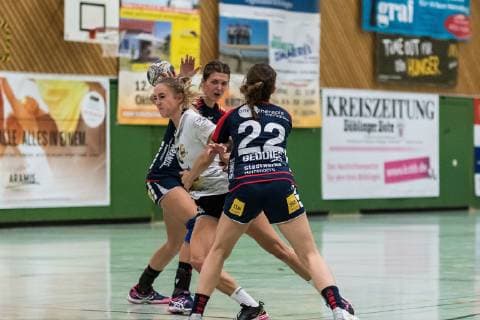 Sinah Hagen (VfL Waiblingen 10), Jurate Zilinskaite (SG H2Ku Herrenberg Kuties 15), Marie-Christine Beddies (SG H2Ku Herrenberg Kuties 22), SG H2Ku Herrenberg Kuties vs. VfL Waiblingen Tigers, Handball, 2.Bundesliga, Frauen, HBF, Saison 18 19, 29.09.2018, SG H2Ku Herrenberg Kuties vs. VfL Waiblingen Tigers, Handball, 2.Bundesliga, Frauen, HBF, Saison 18 19, 29.09.2018 Herrenberg Copyright: xEIBNER WolfgangxFrankx EP_WFK