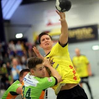 Dritte Handball-Bundesliga - MSG Grossbieberau Modau vs HSG Dutenhofen-Münchholzhausen - Saison - 2018 -2019 - 29.09.2018 - Grossbieberau v. l. Tim Rüdiger Dutenhofen, Hrvoje Batinovic MSG Falken Aktion, Zweikampf -