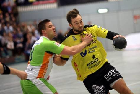 Dritte Handball-Bundesliga - MSG Grossbieberau Modau vs HSG Dutenhofen-Münchholzhausen - Saison - 2018 -2019 - 29.09.2018 - Grossbieberau v. l. Matthias Schwalbe Dutenhofen, Till Buschmann MSG Falken Aktion, Zweikampf -