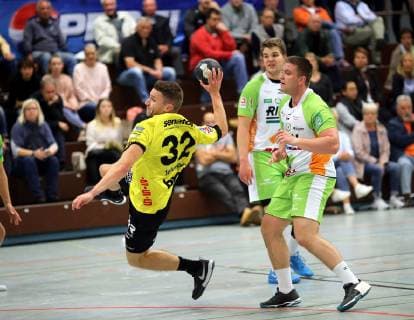 Dritte Handball-Bundesliga - MSG Grossbieberau Modau vs HSG Dutenhofen-Münchholzhausen - Saison - 2018 -2019 - 29.09.2018 - Grossbieberau v. l. Kris Jost MSG Falken, Ian Weber, Matthias Schwalbe beide Dutenhofen Aktion, Zweikampf -