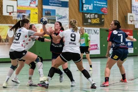 Monika Odrowska (VfL Waiblingen 19), Jurate Zilinskaite (SG H2Ku Herrenberg Kuties 15), Lea Gruber (VfL Waiblingen 09),SG H2Ku Herrenberg Kuties vs. VfL Waiblingen Tigers, Handball, 2.Bundesliga, Frauen, HBF, Saison 18 19, 29.09.2018, SG H2Ku Herrenberg Kuties vs. VfL Waiblingen Tigers, Handball, 2.Bundesliga, Frauen, HBF, Saison 18 19, 29.09.2018 Herrenberg Copyright: xEIBNER WolfgangxFrankx EP_WFK