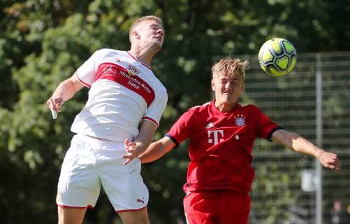 BAU 29.09.2018 Stuttgart Fußball A-Junioren VfB Stuttgart vs. FC Bayern München, v.l. Eric Hottmann (VfB), Marin Pudic (Bayern) *** BAU 29 09 2018 Stuttgart Football A Juniors VfB Stuttgart vs Bayern Munich v l Eric Hottmann VfB Marin Pudic Bayern